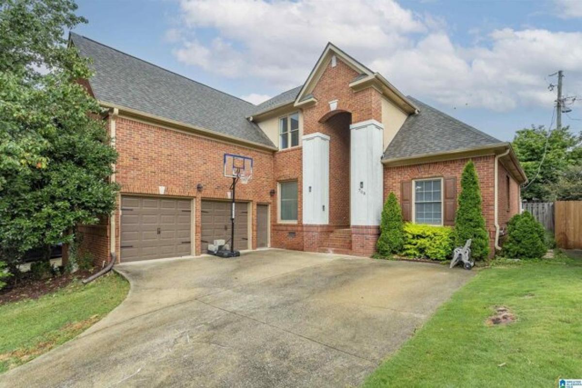 Picture of Home For Sale in Vestavia Hills, Alabama, United States