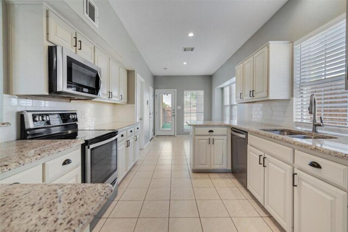 Picture of Home For Sale in Lewisville, Texas, United States