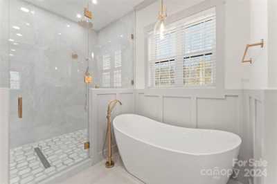 Home For Sale in Hendersonville, North Carolina