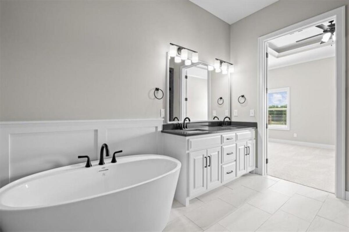 Picture of Home For Sale in Olathe, Kansas, United States