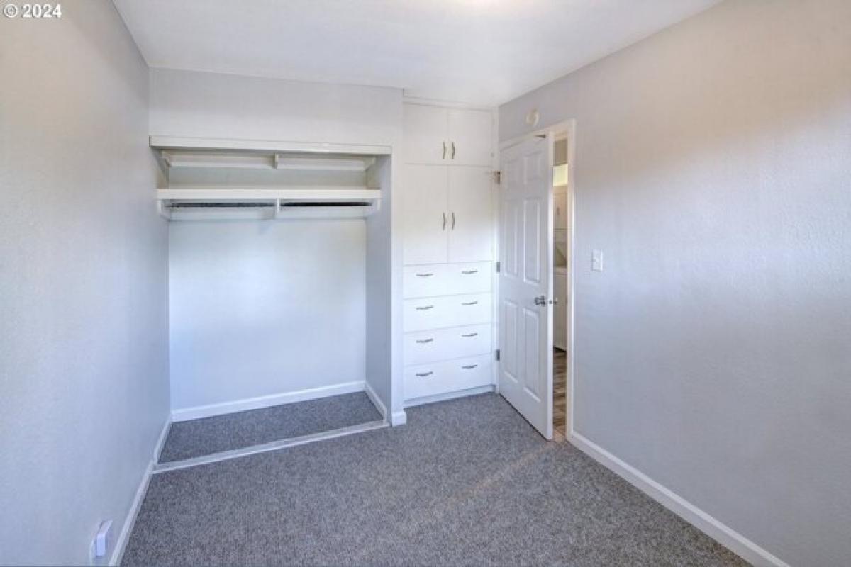 Picture of Home For Sale in Eugene, Oregon, United States