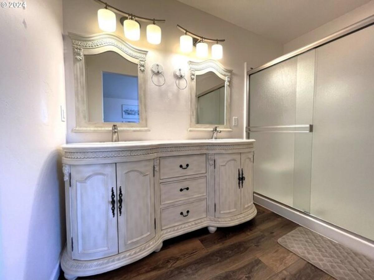 Picture of Home For Sale in Brookings, Oregon, United States