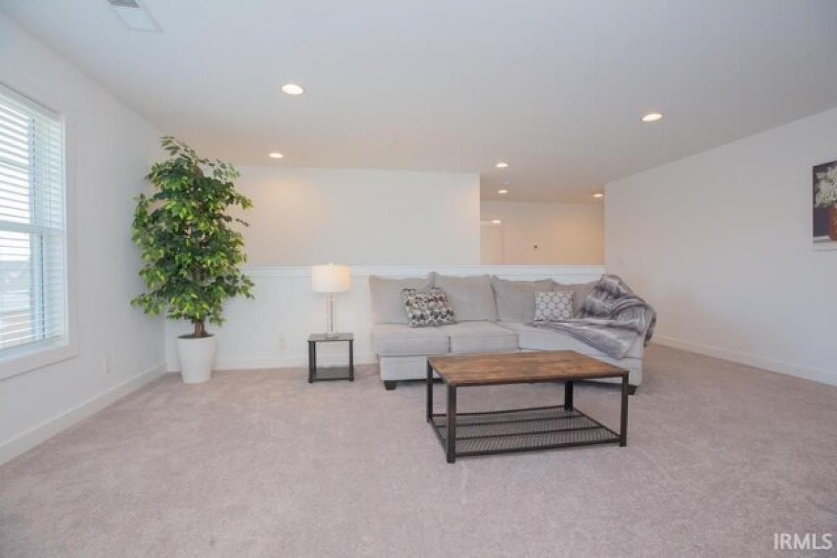 Picture of Home For Sale in Newburgh, Indiana, United States