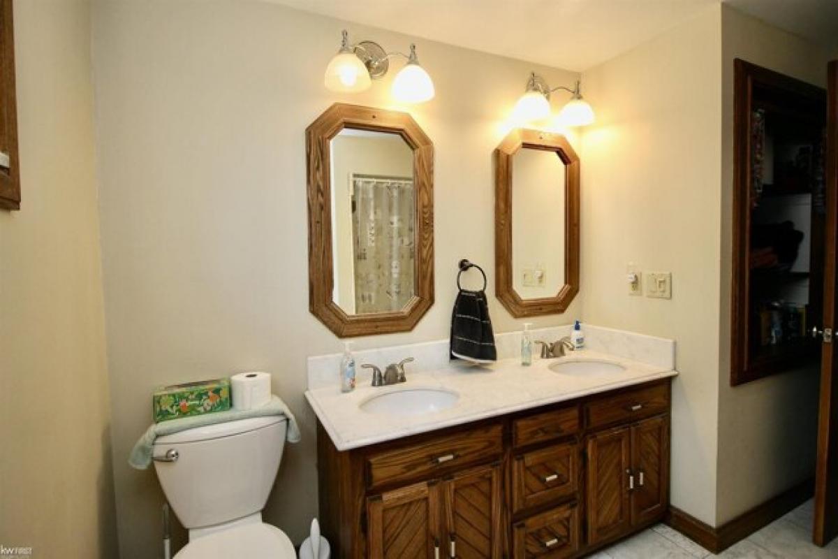 Picture of Home For Sale in Grand Blanc, Michigan, United States