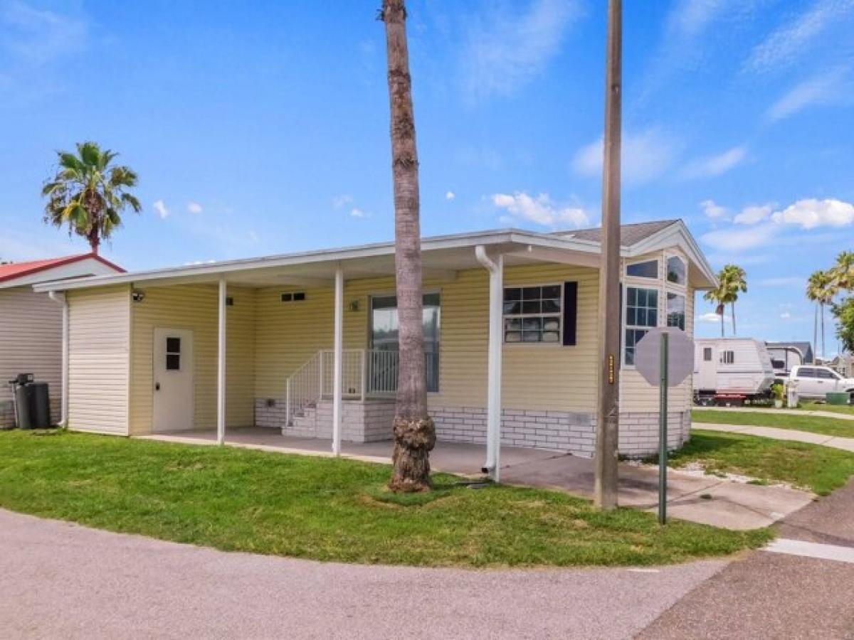 Picture of Home For Sale in Zephyrhills, Florida, United States