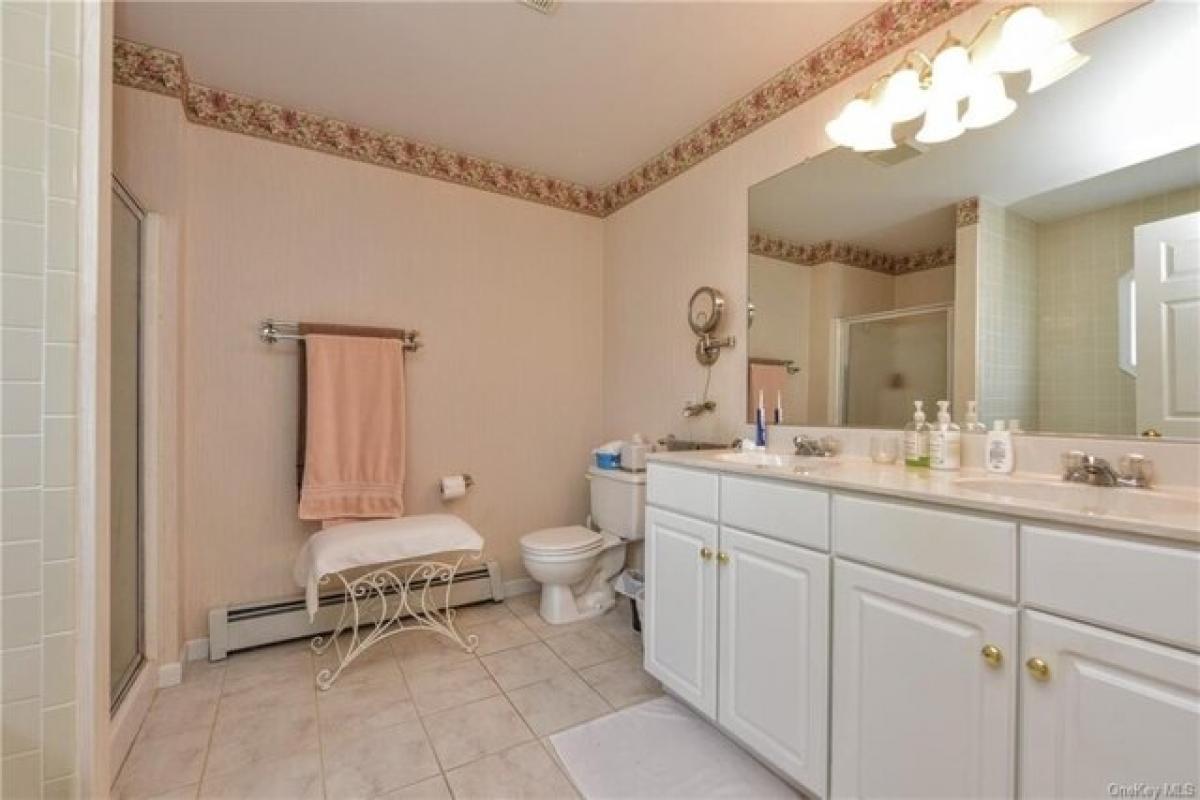 Picture of Home For Sale in Monroe, New York, United States