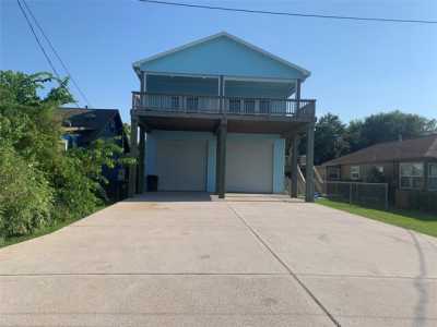 Home For Sale in Dickinson, Texas