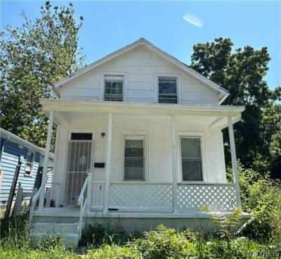 Home For Sale in Niagara Falls, New York