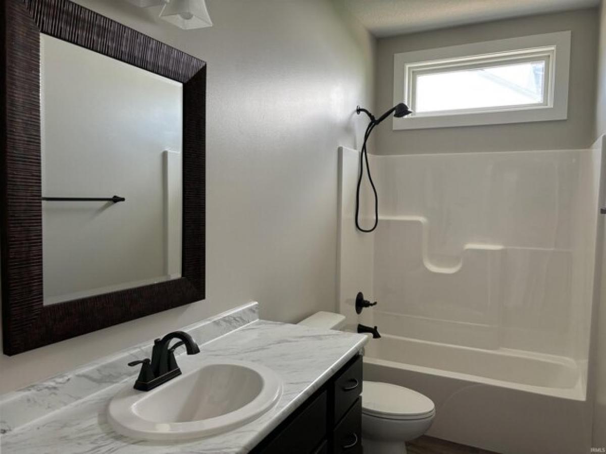 Picture of Home For Sale in Fort Wayne, Indiana, United States