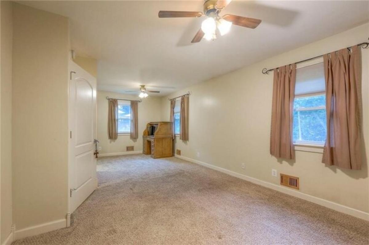 Picture of Home For Sale in Blue Springs, Missouri, United States