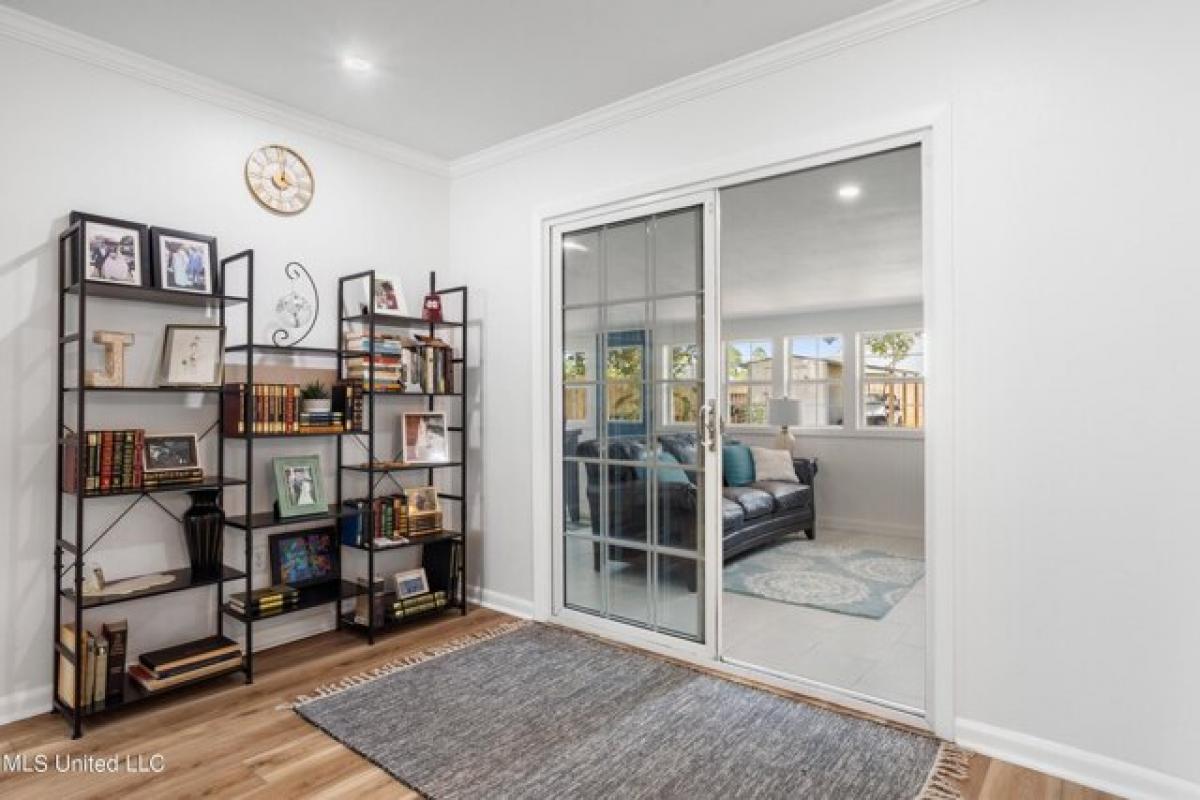 Picture of Home For Sale in Ocean Springs, Mississippi, United States