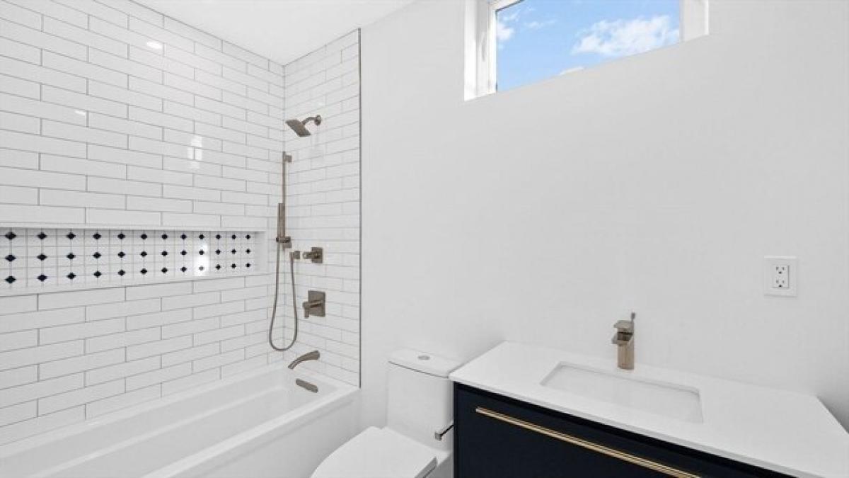 Picture of Home For Sale in Cambridge, Massachusetts, United States