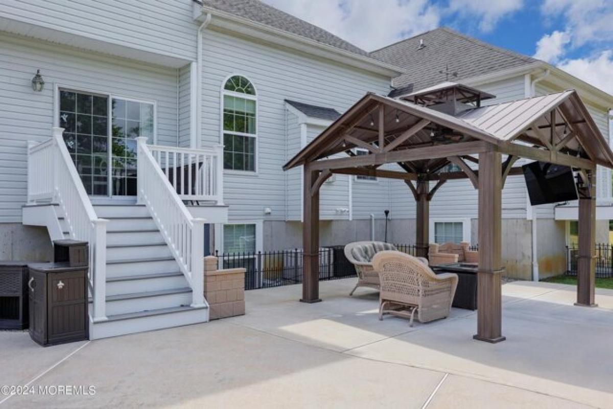 Picture of Home For Sale in Jackson, New Jersey, United States