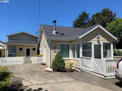 Home For Sale in Florence, Oregon
