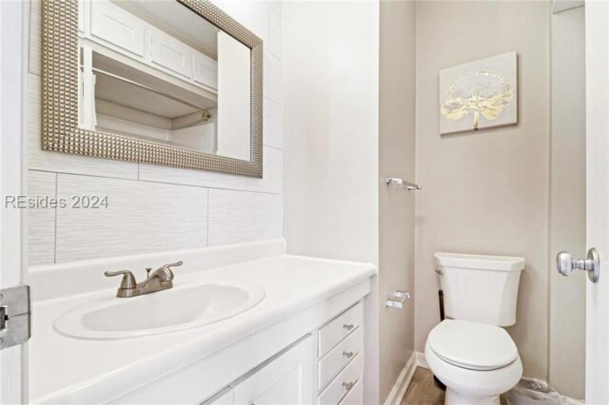 Picture of Home For Sale in Hilton Head Island, South Carolina, United States