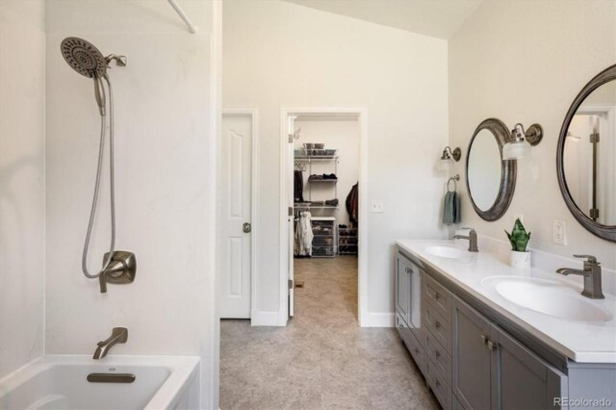 Picture of Home For Sale in Littleton, Colorado, United States