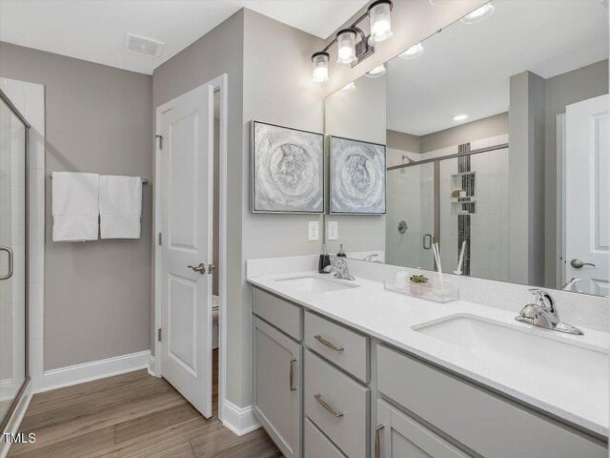 Picture of Home For Sale in Clayton, North Carolina, United States