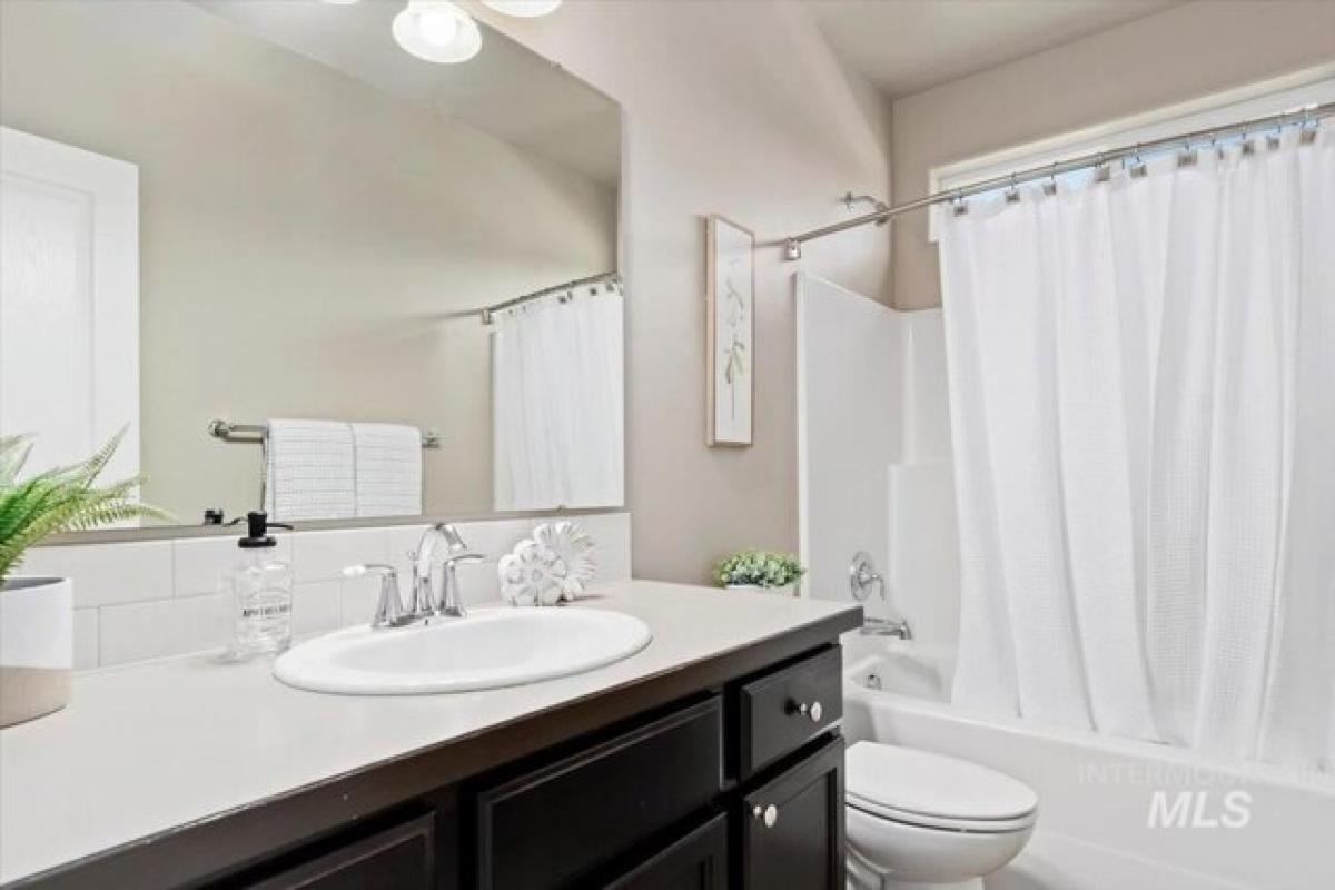 Picture of Home For Sale in Nampa, Idaho, United States