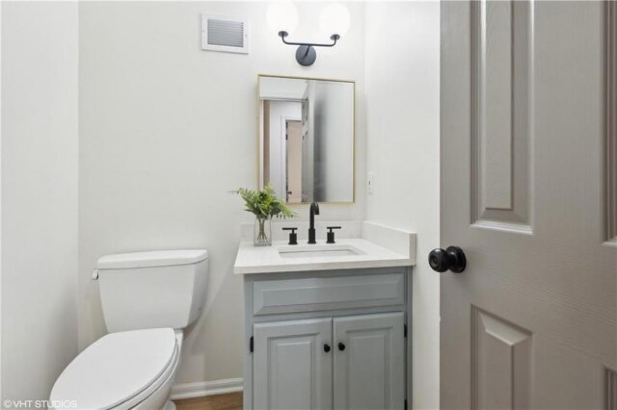 Picture of Home For Sale in Overland Park, Kansas, United States