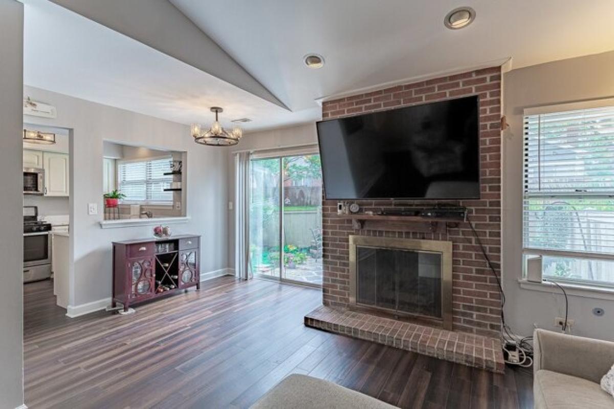 Picture of Home For Sale in Schaumburg, Illinois, United States