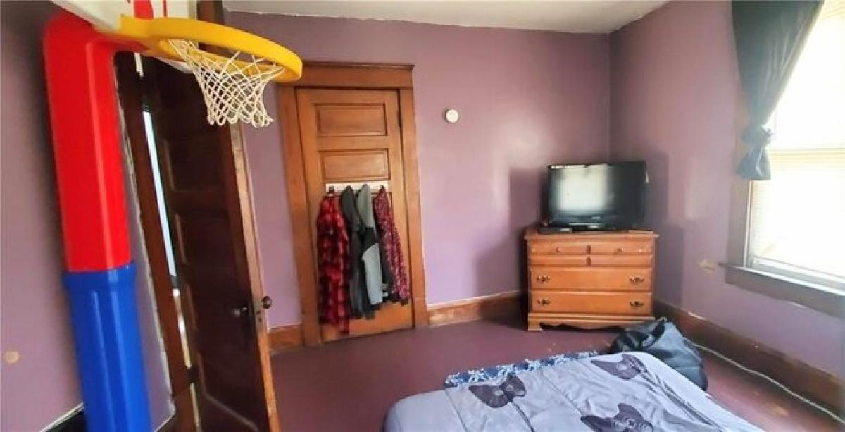 Picture of Home For Sale in New Castle, Pennsylvania, United States