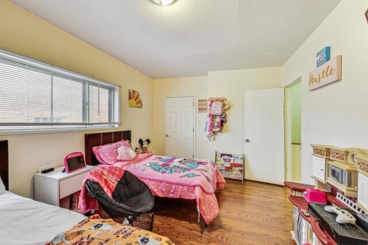 Picture of Home For Sale in Skokie, Illinois, United States