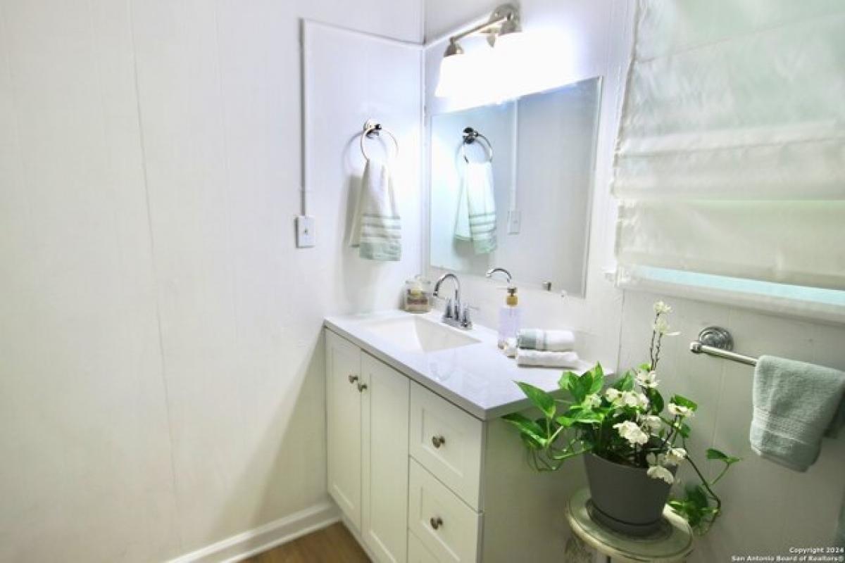 Picture of Home For Sale in Floresville, Texas, United States