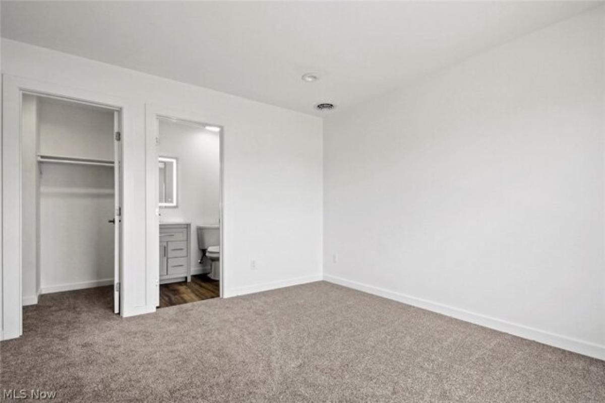 Picture of Home For Sale in Youngstown, Ohio, United States