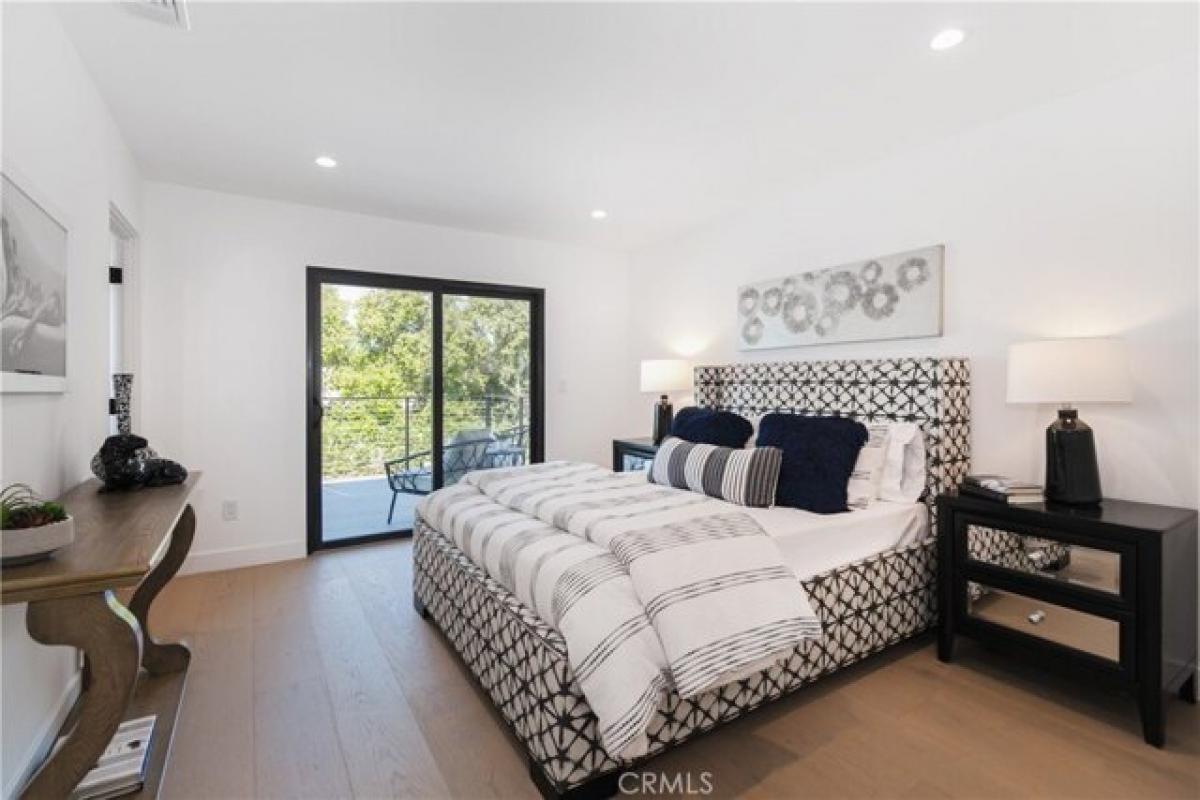 Picture of Home For Sale in Woodland Hills, California, United States
