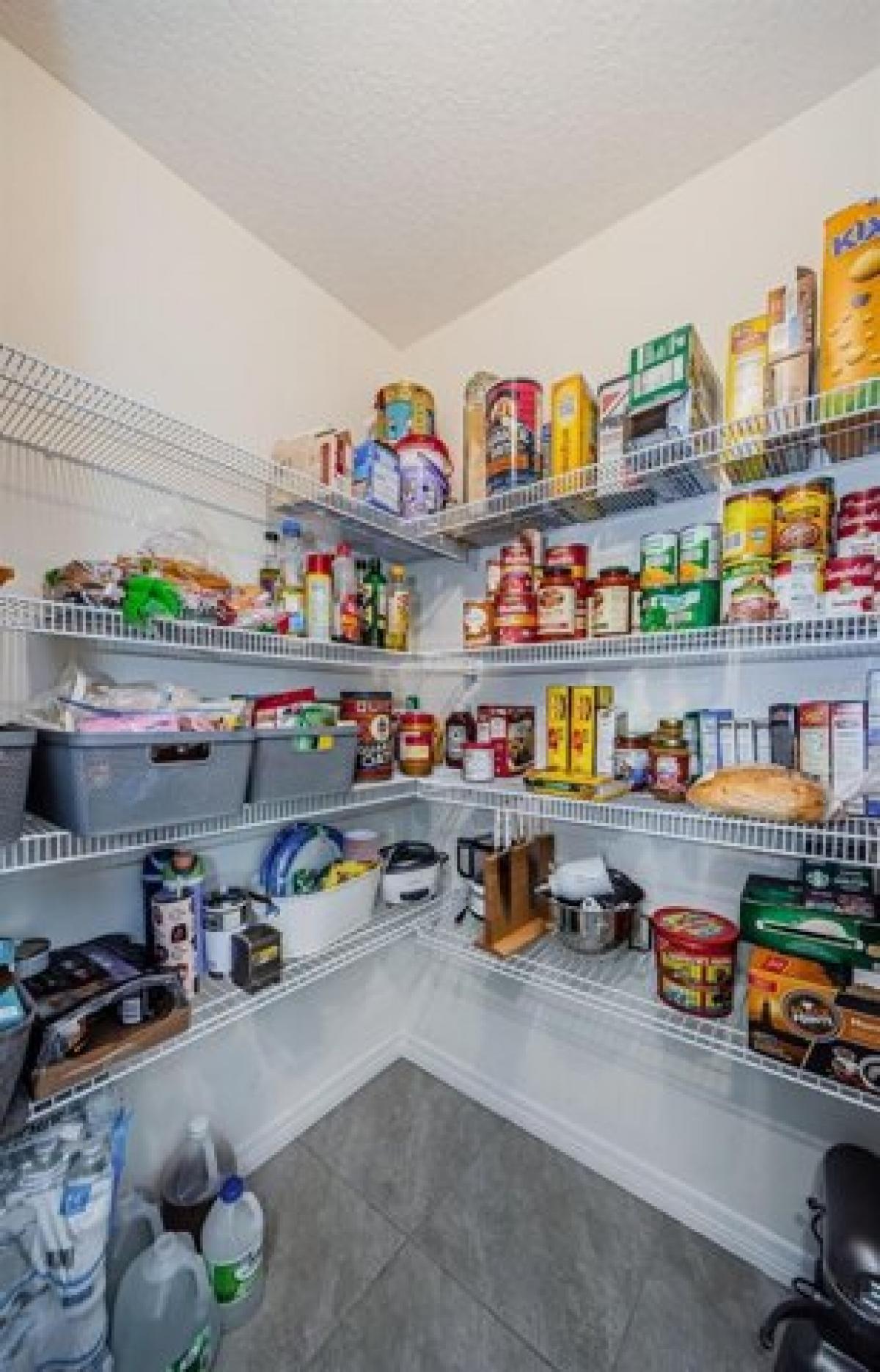 Picture of Home For Sale in Zephyrhills, Florida, United States