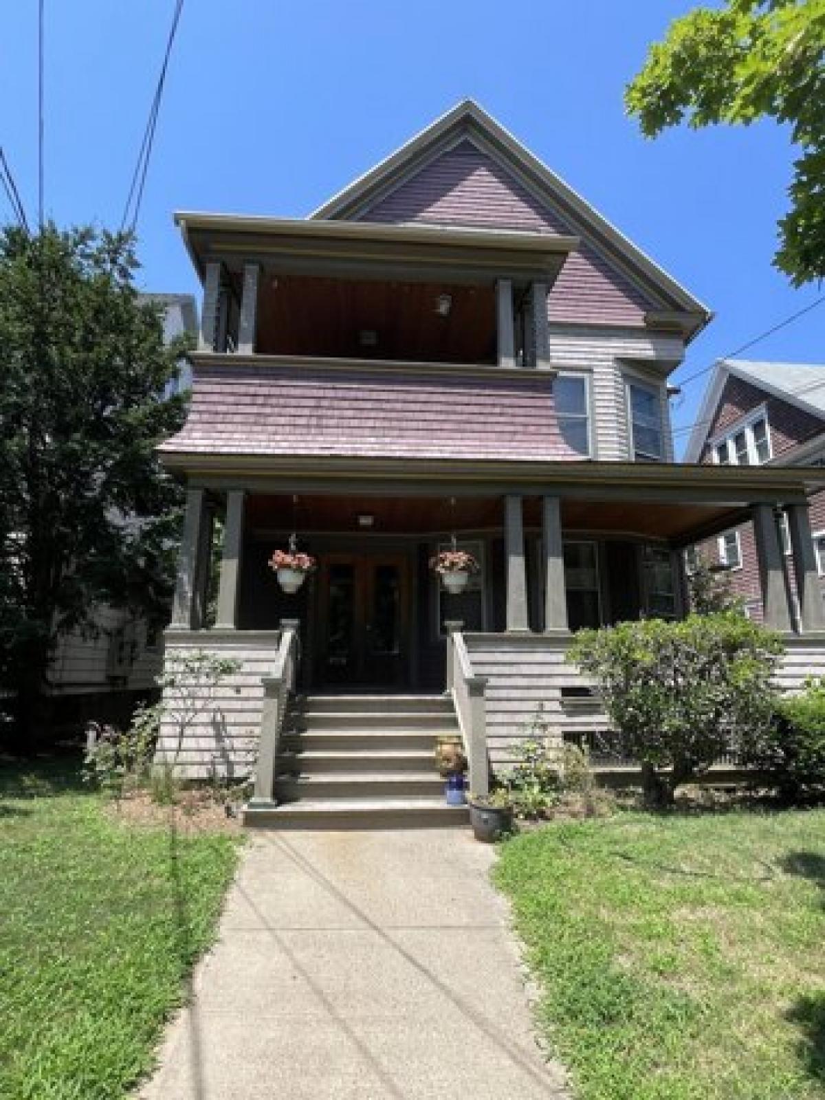 Picture of Home For Sale in New Haven, Connecticut, United States