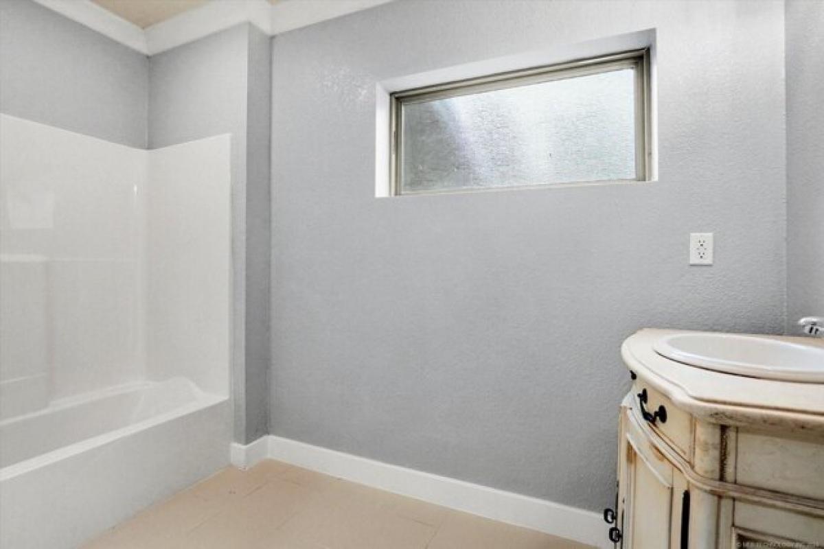 Picture of Home For Sale in Muskogee, Oklahoma, United States