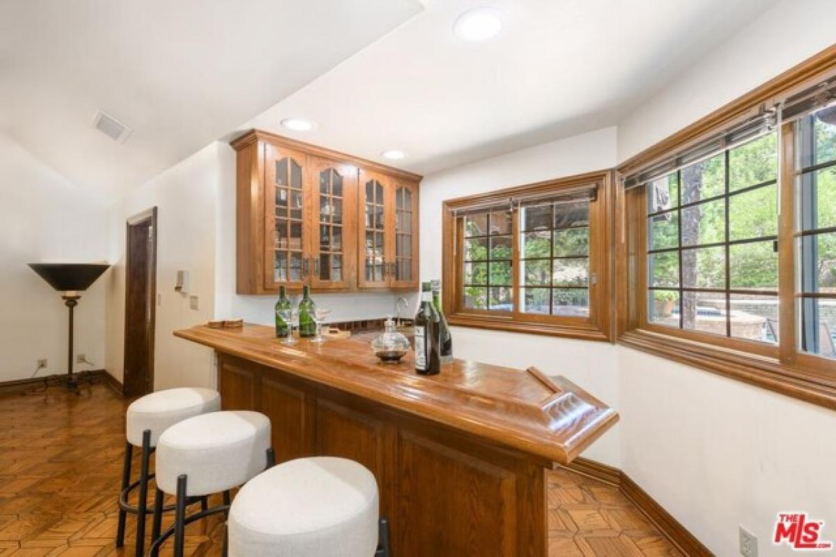 Picture of Home For Sale in Encino, California, United States