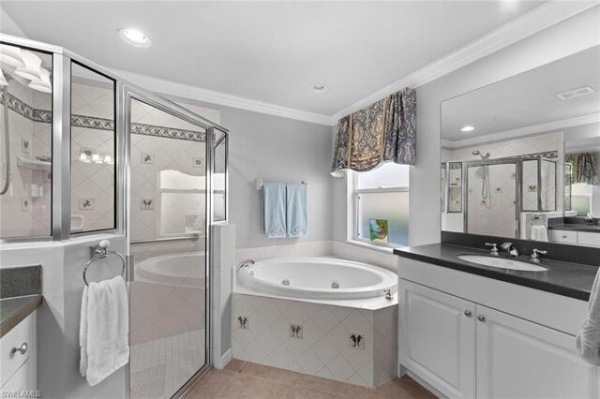 Picture of Home For Sale in Estero, Florida, United States