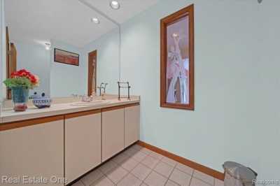 Home For Sale in Farmington Hills, Michigan