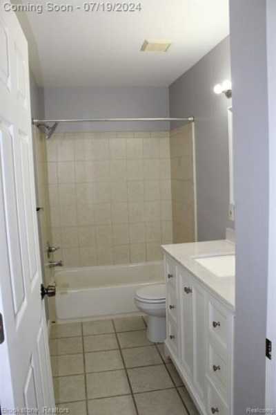 Home For Sale in Roseville, Michigan