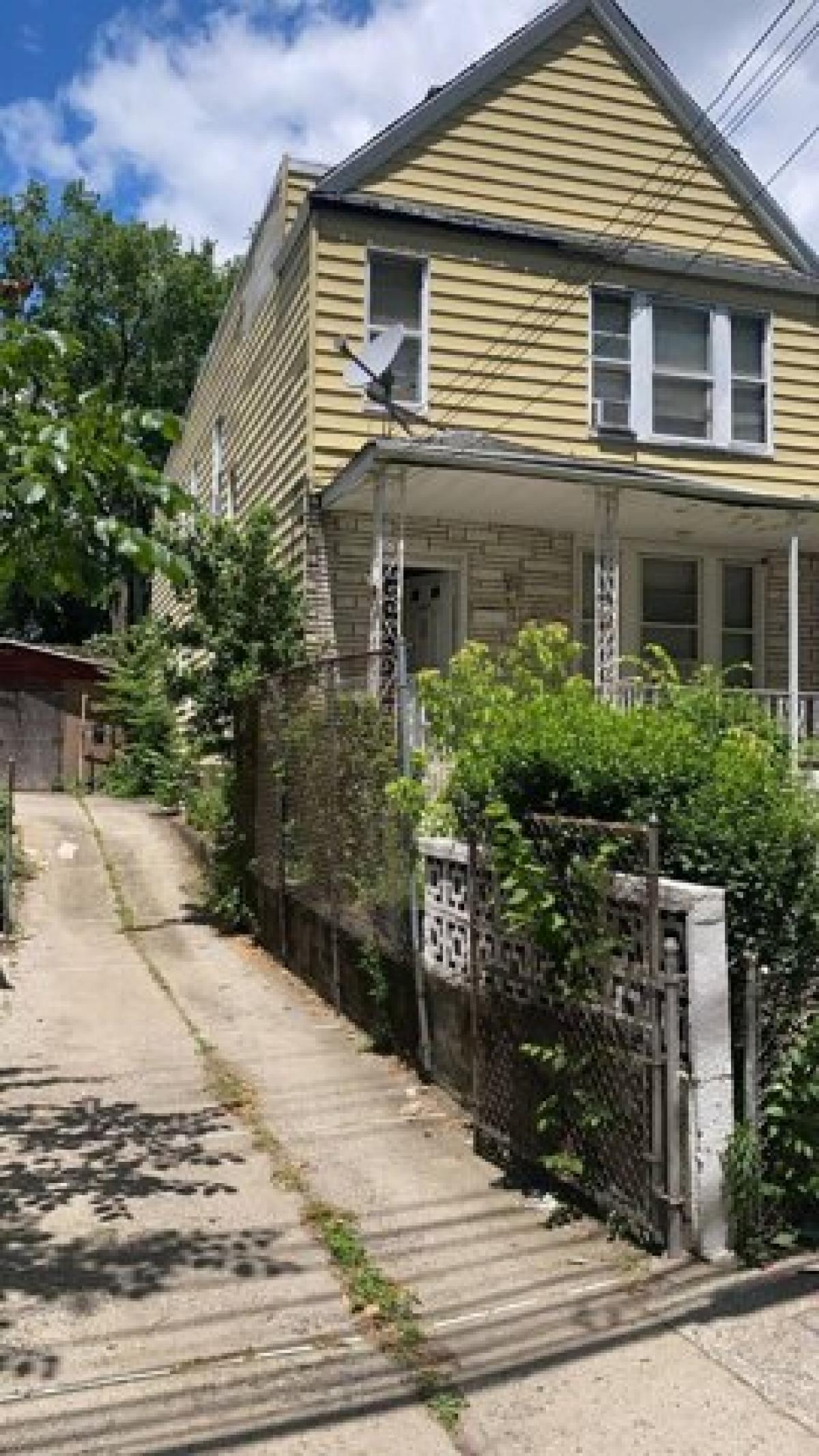 Picture of Home For Sale in Jamaica, New York, United States