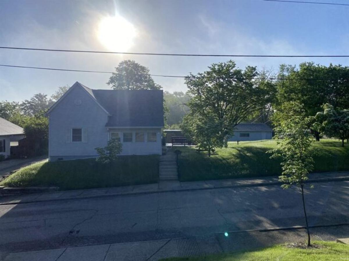 Picture of Home For Sale in Bloomington, Indiana, United States