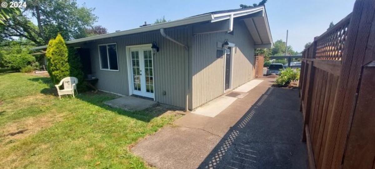 Picture of Home For Sale in Eugene, Oregon, United States