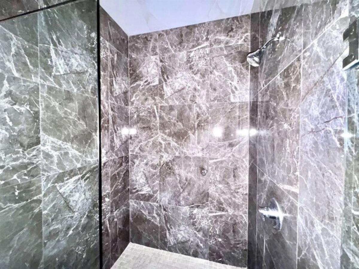 Picture of Home For Sale in Laredo, Texas, United States