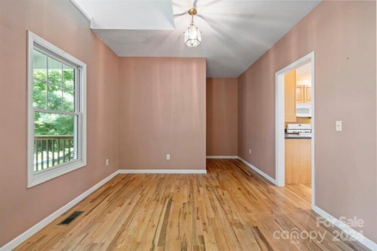 Picture of Home For Sale in Brevard, North Carolina, United States