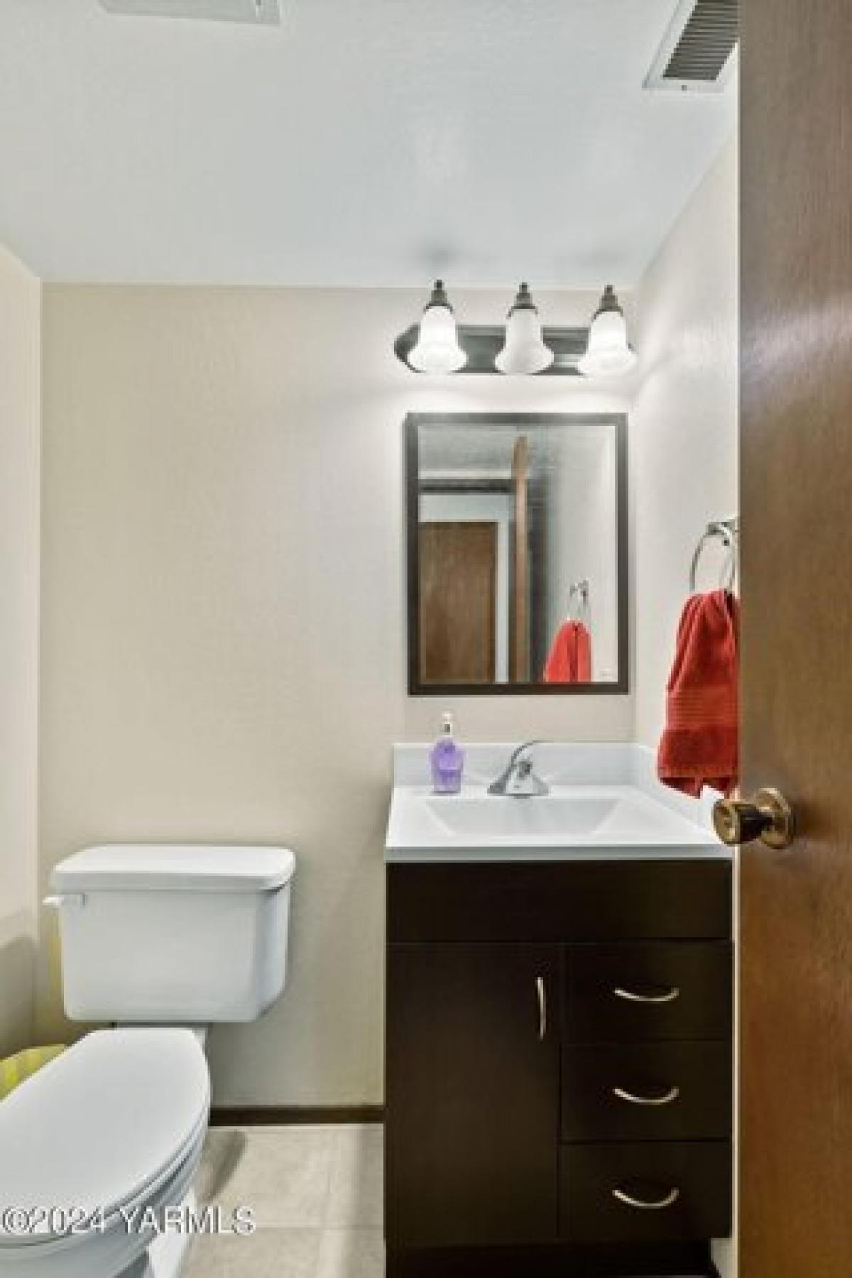 Picture of Home For Sale in Yakima, Washington, United States