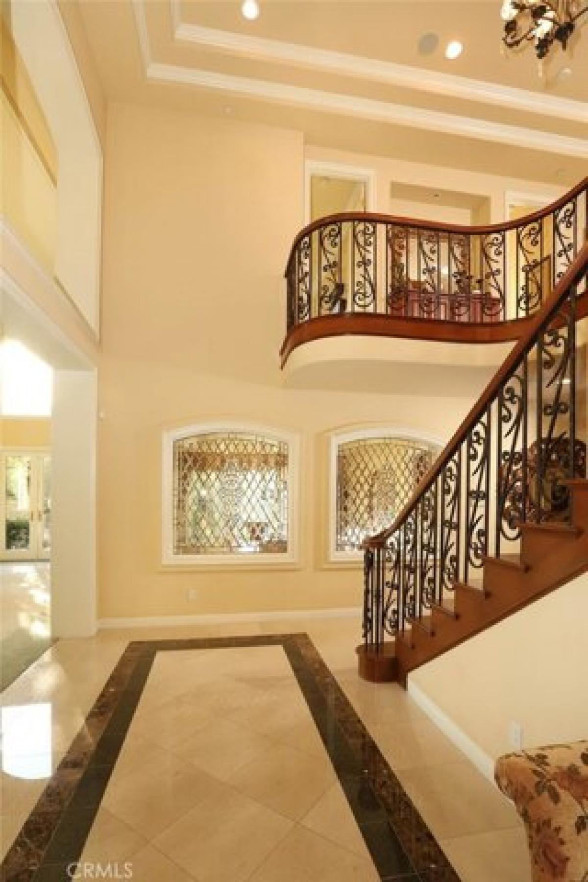 Picture of Home For Sale in Burbank, California, United States