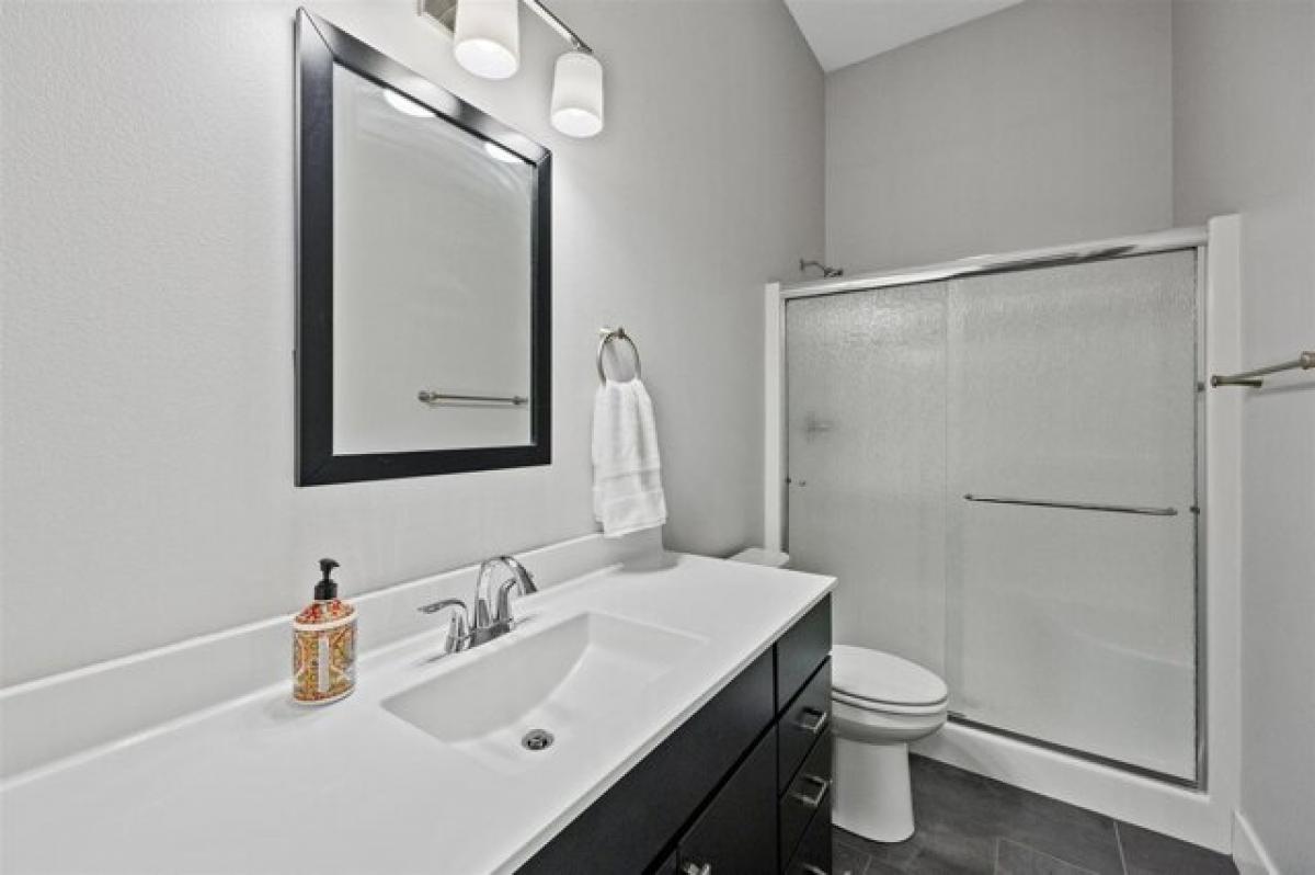 Picture of Home For Sale in Iowa City, Iowa, United States