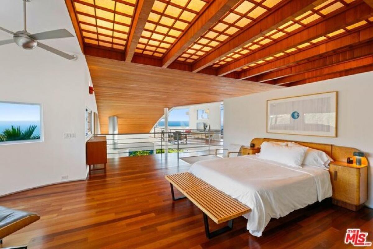 Picture of Home For Sale in Malibu, California, United States