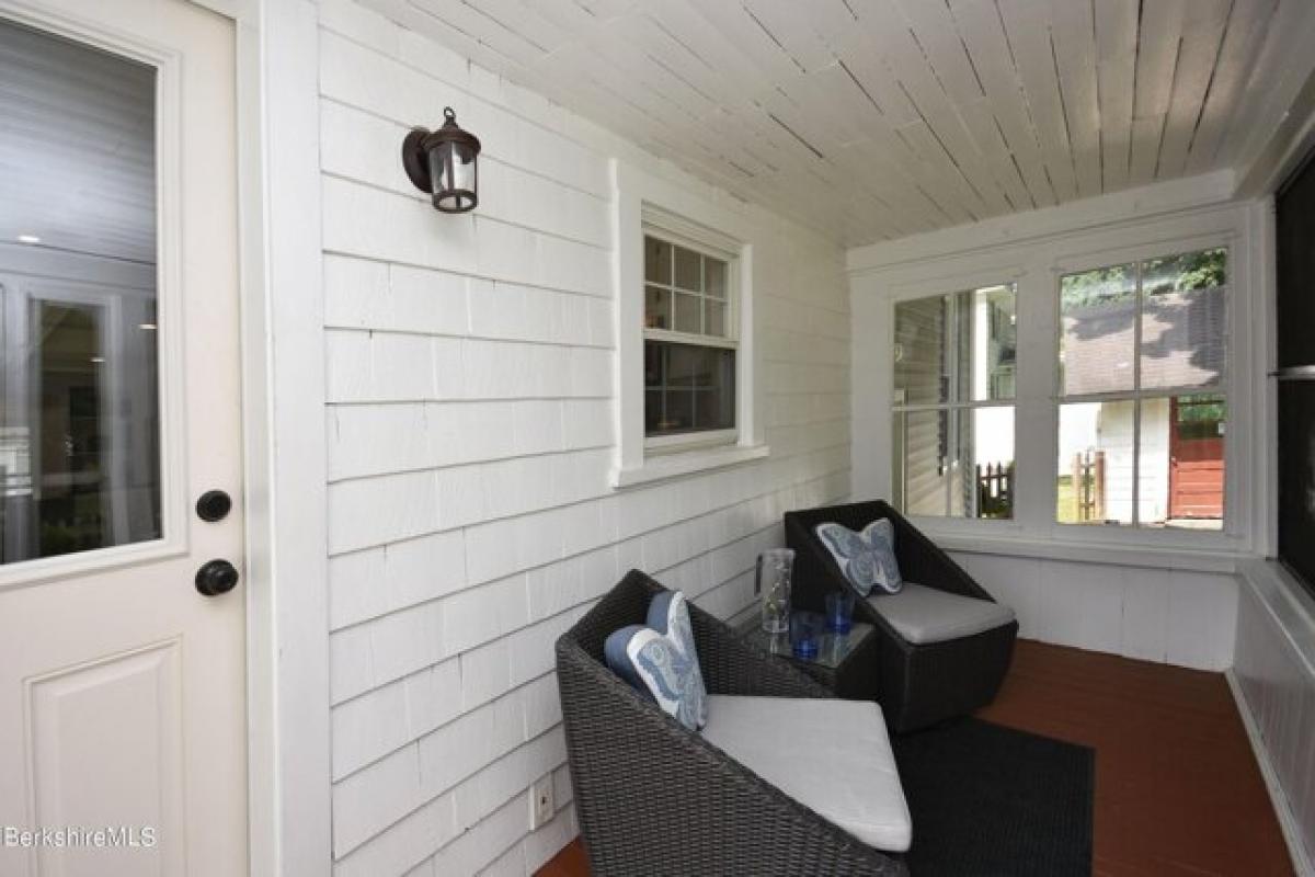 Picture of Home For Sale in Pittsfield, Massachusetts, United States
