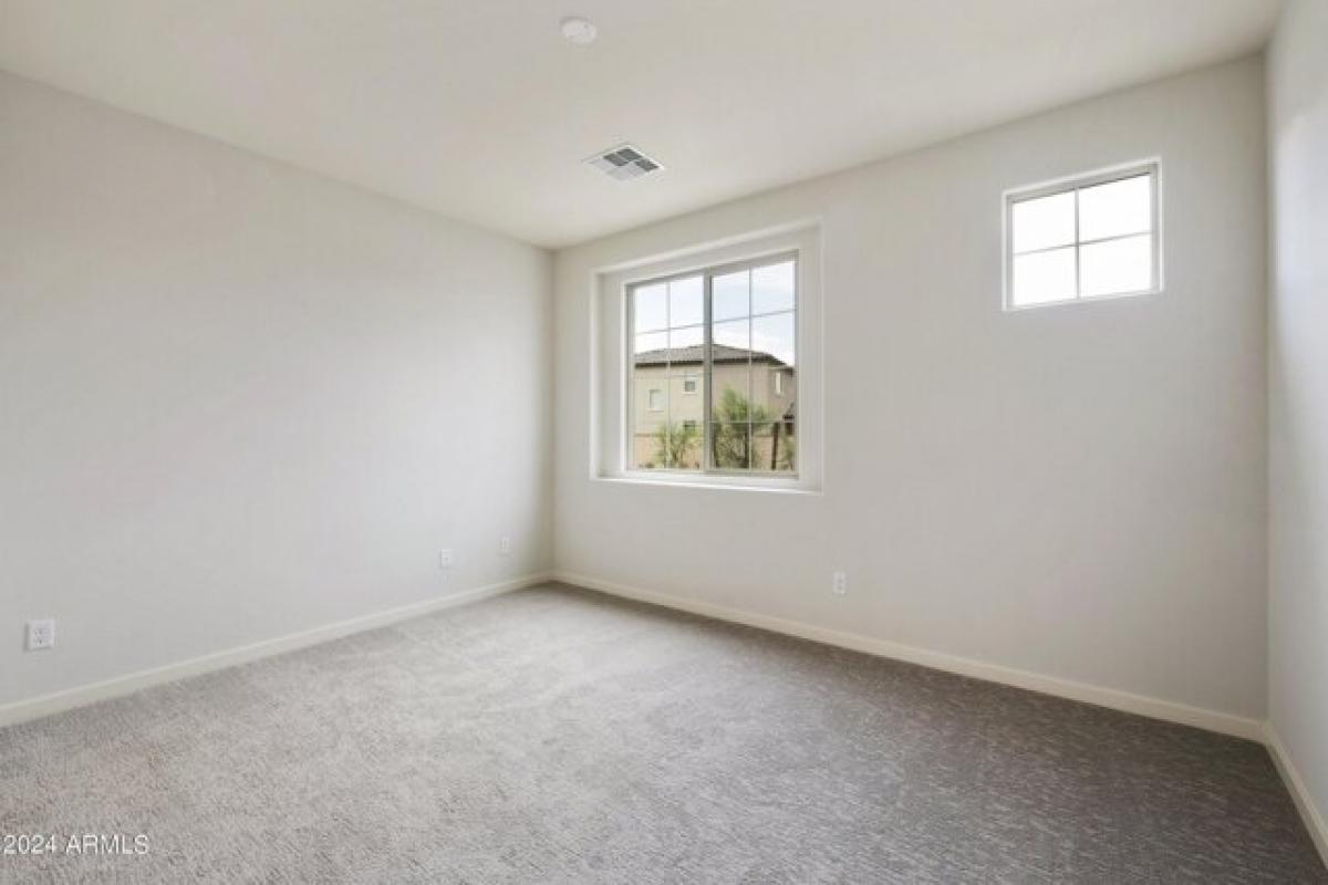 Picture of Home For Sale in Waddell, Arizona, United States