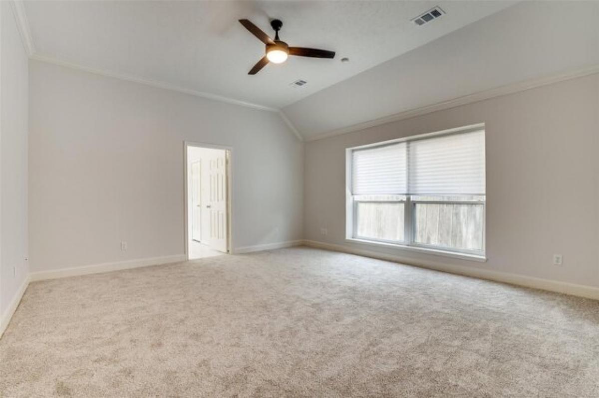 Picture of Home For Sale in Carrollton, Texas, United States