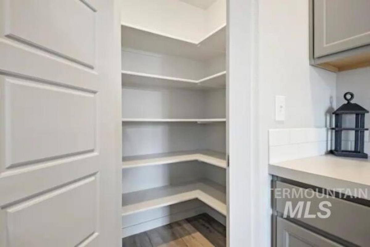 Picture of Home For Sale in Kuna, Idaho, United States