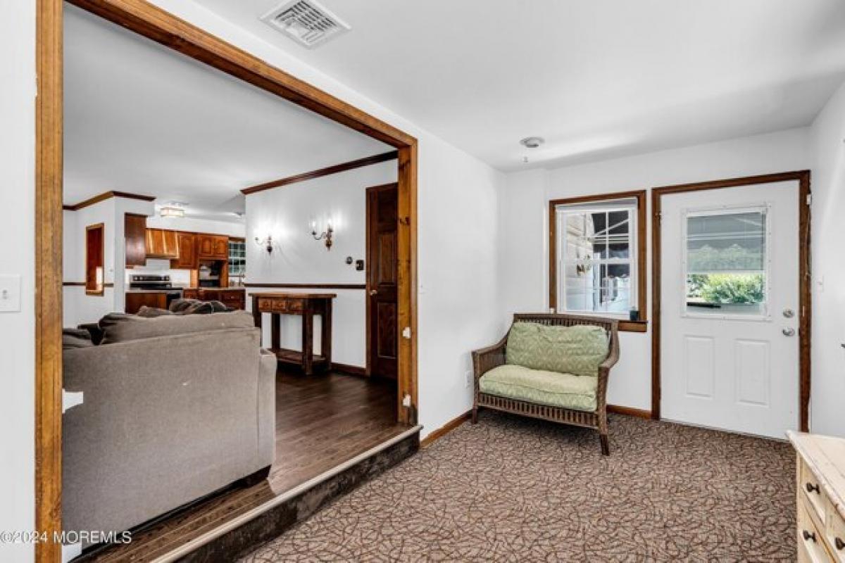 Picture of Home For Sale in Freehold, New Jersey, United States